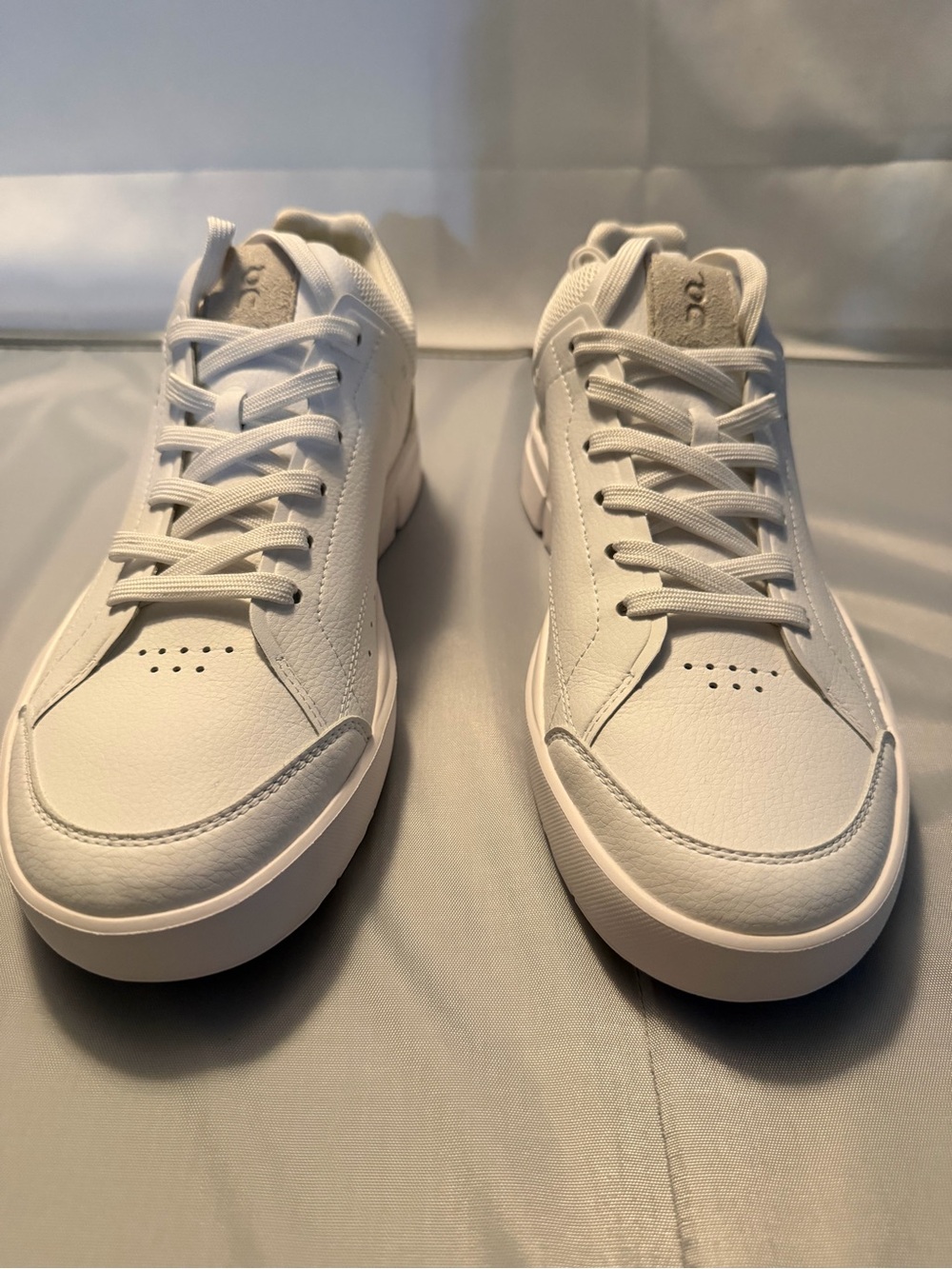 On The Rodger Center Court White Low-Top Lace-Up Sneakers Women’s Size 10